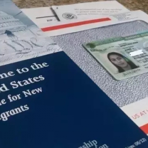 【移民须知】美国绿卡持有者的权利与责任 | 哪些行为会影响你的永久居民身份？ ...